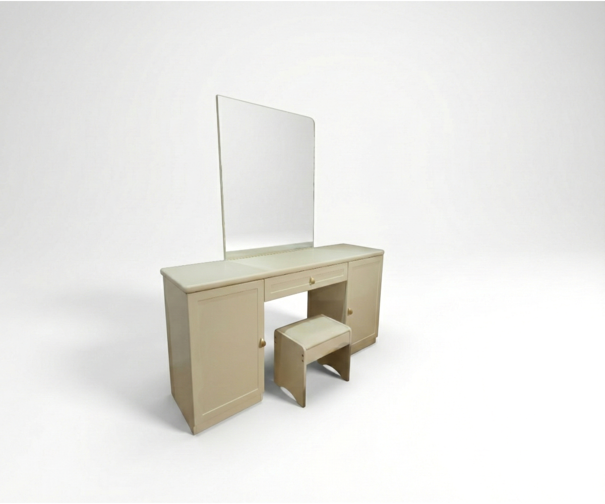 3361 off-white 5-piece bedroom set staged in a warm wood-panelled room