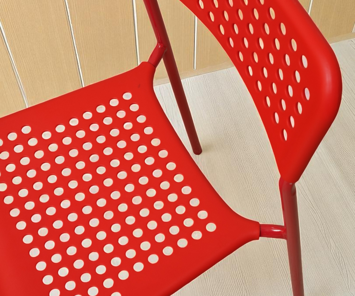 9031 PLASTIC CHAIR RED