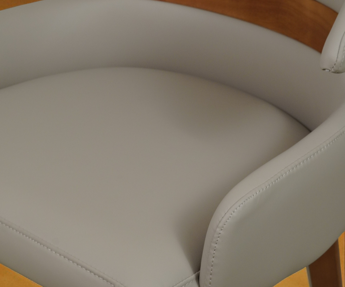 Dining chair 2000, front view in cream with a walnut back detail