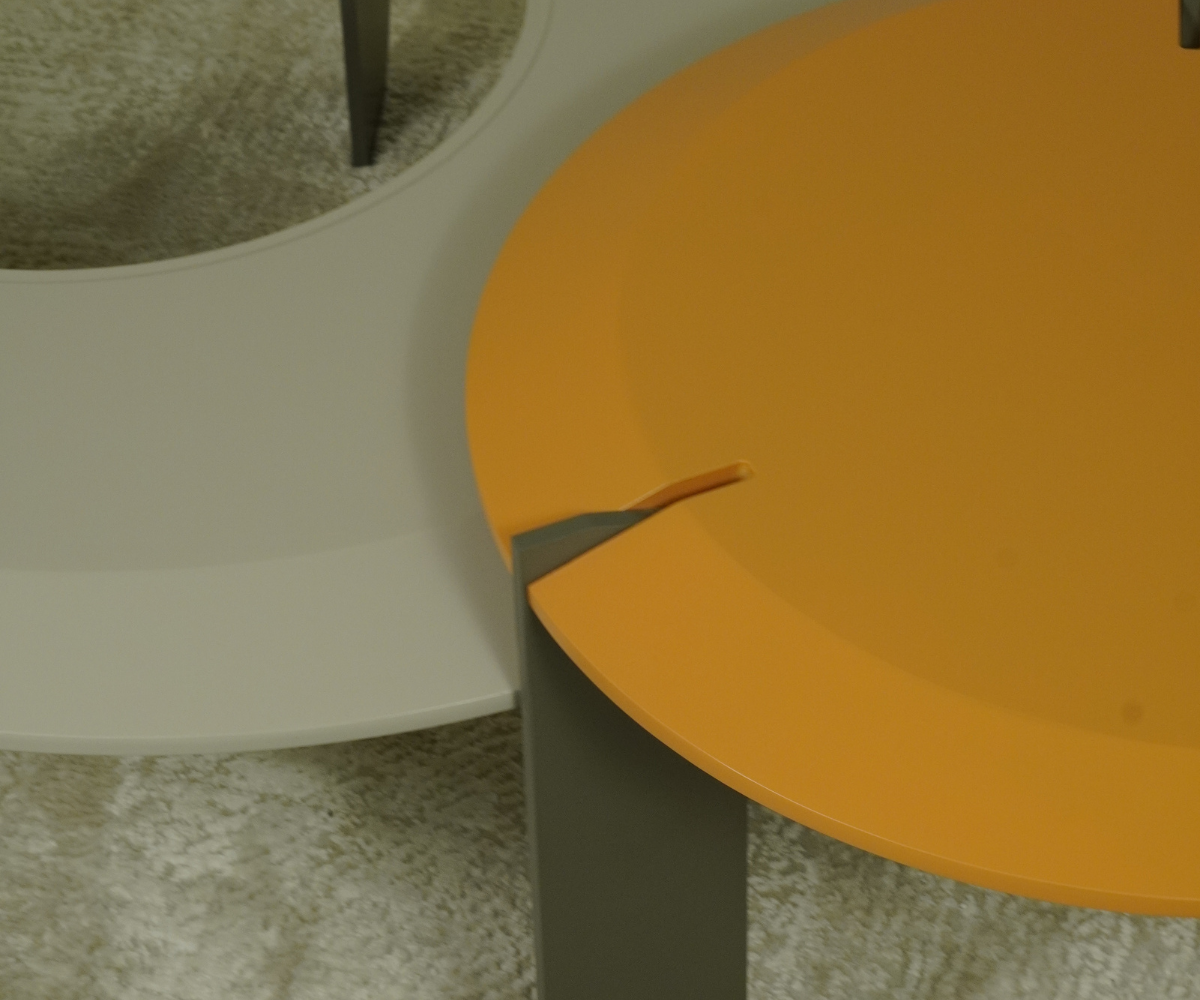 NB001 Pop-Art nesting tables in a warm-lit hotel lounge