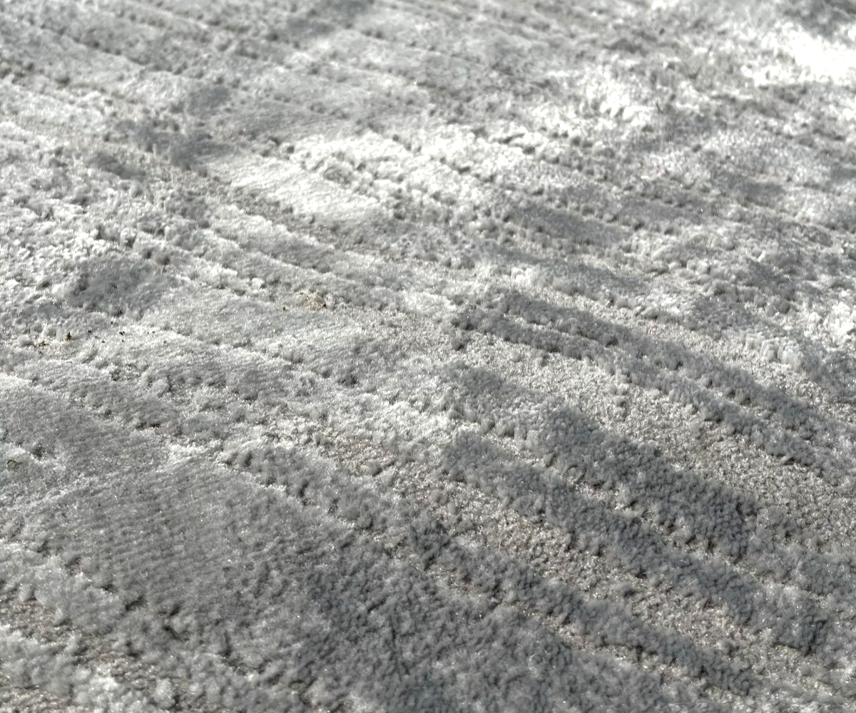 PLATINUM woodsmoke abstract rug, 200x300 cm, in a garden-view majlis
