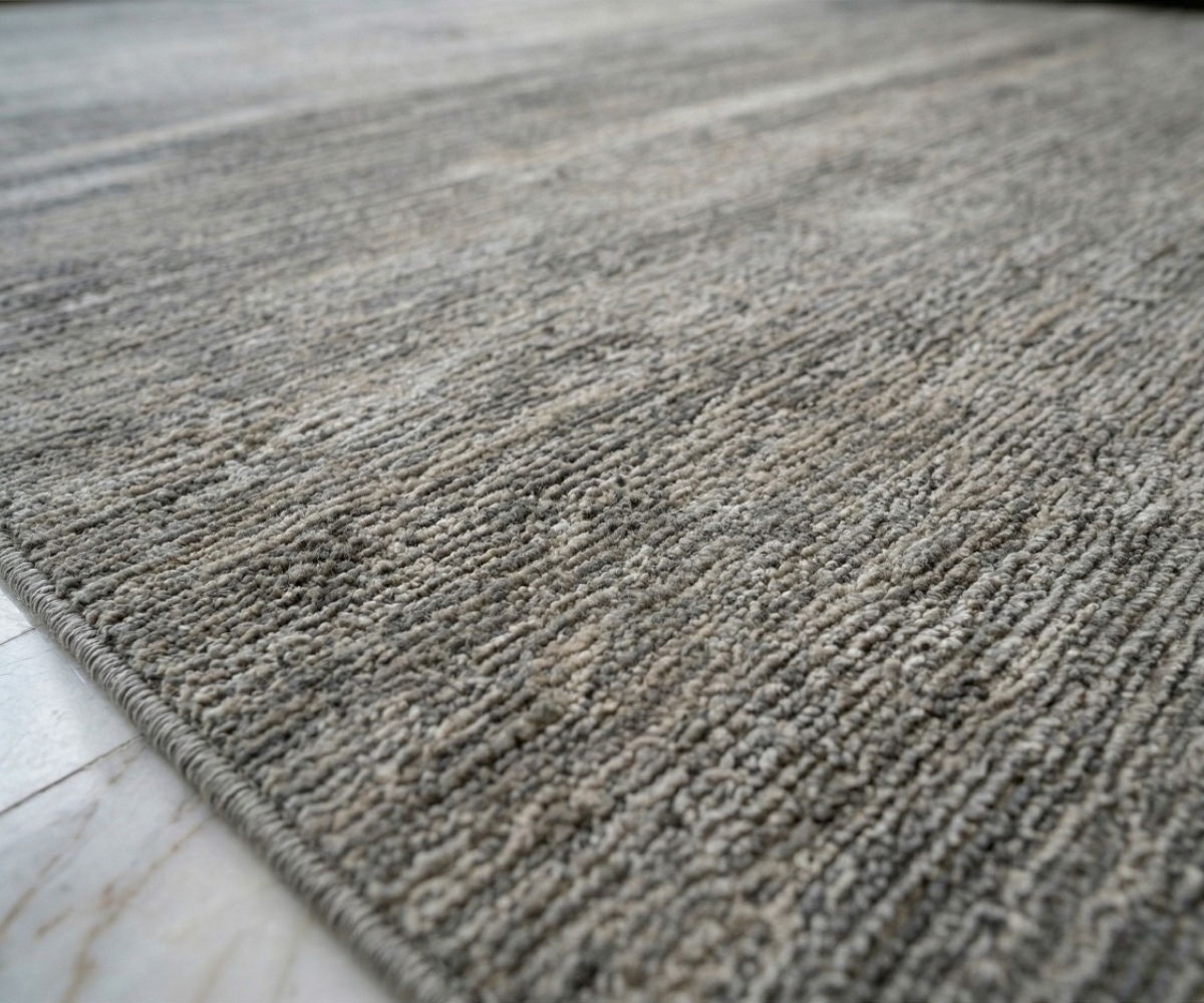 Silver distressed rug, 250x350 cm, in a modern majlis with dark floor seating
