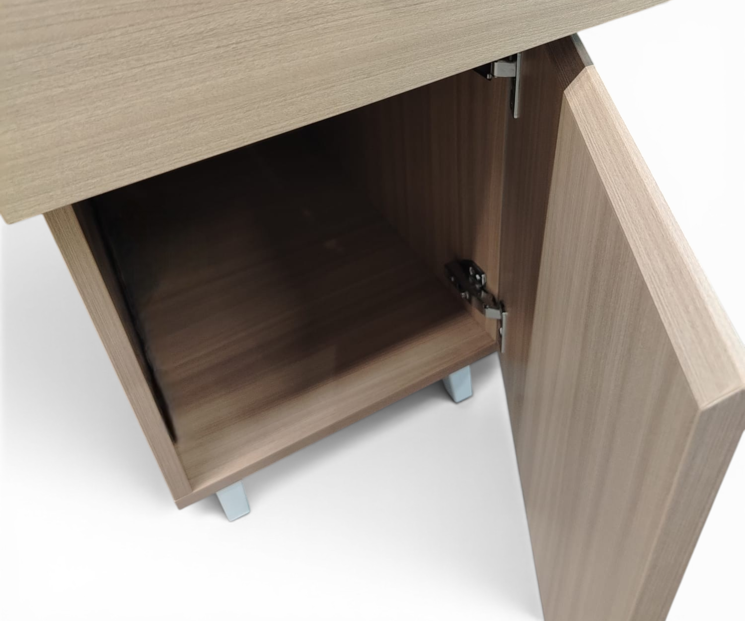 V9-224-2P Linear duo workstation in a glazed open-plan office